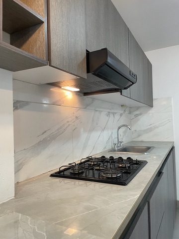 Cocina madera gris y mármol