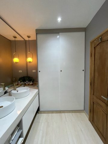 Baño lavamanos y clóset